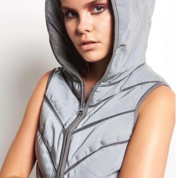 BLANC NOIR Reflective Mesh Inset Puffer Vest Running Jogging Athletic Medium - Picture 2 of 12